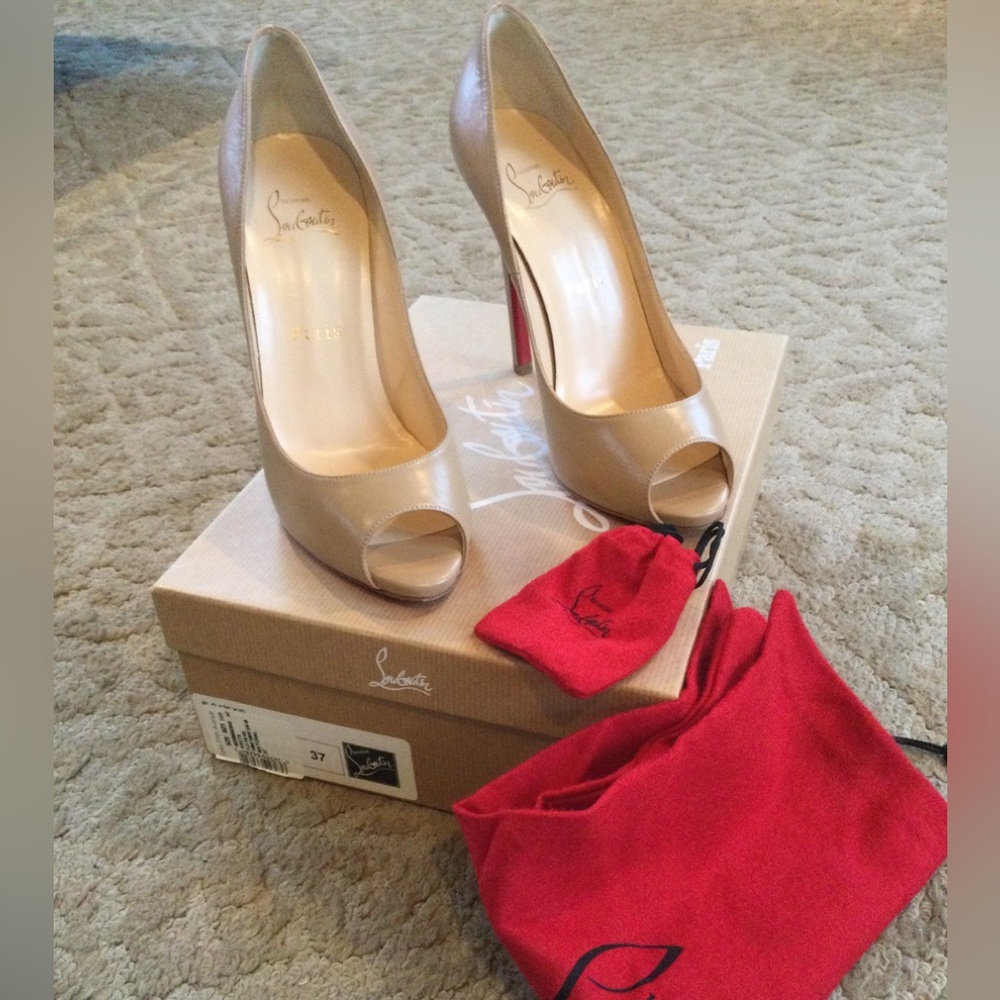 CHRISTIAN LOUBOUTIN Nude Pumps - Picture 3 of 11